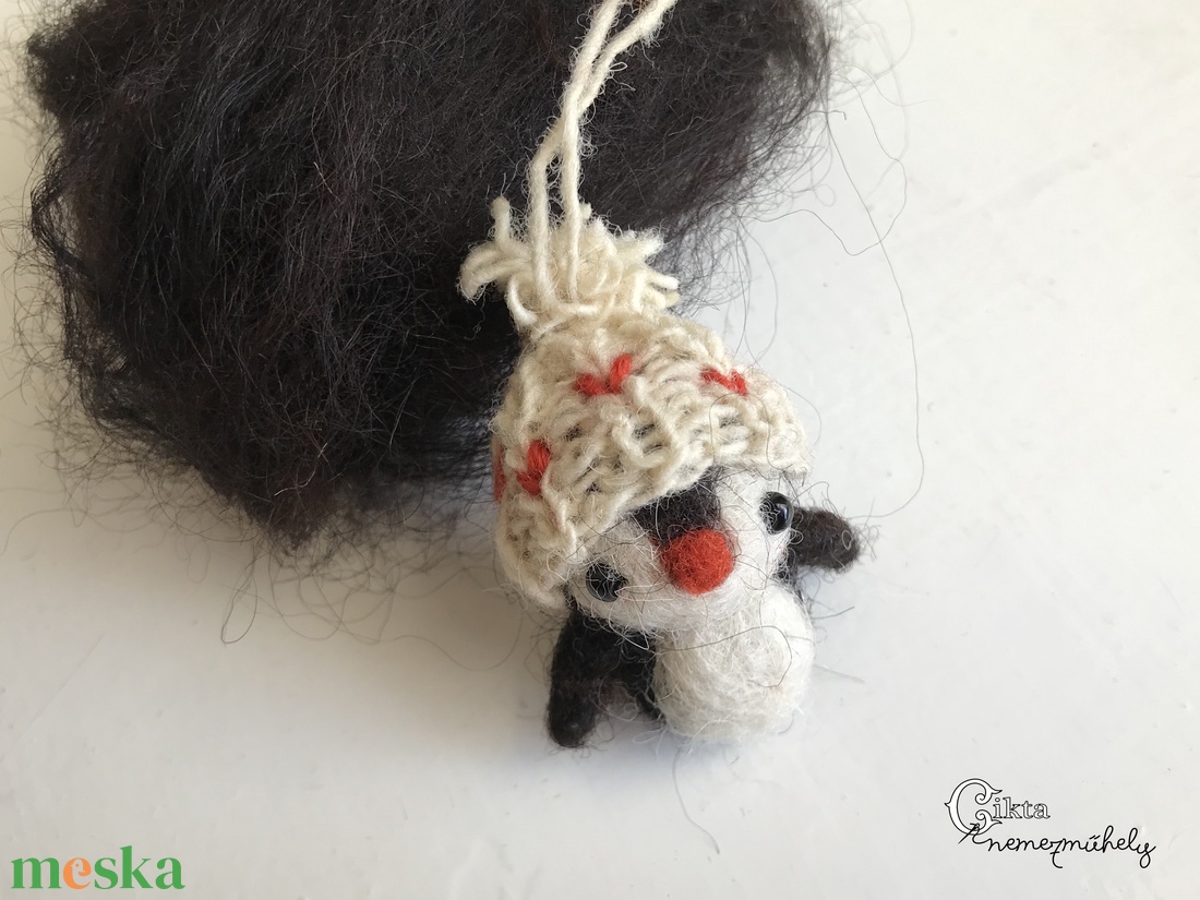 Tűnemezelt aranyos pingvin kötött sapkában  - játék & sport - plüssállat & játékfigura - pingvin - Meska.hu