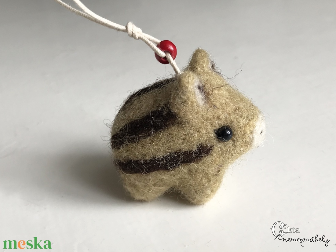 Tűnemezelt aranyos vadmalac - játék & sport - plüssállat & játékfigura - malac - Meska.hu