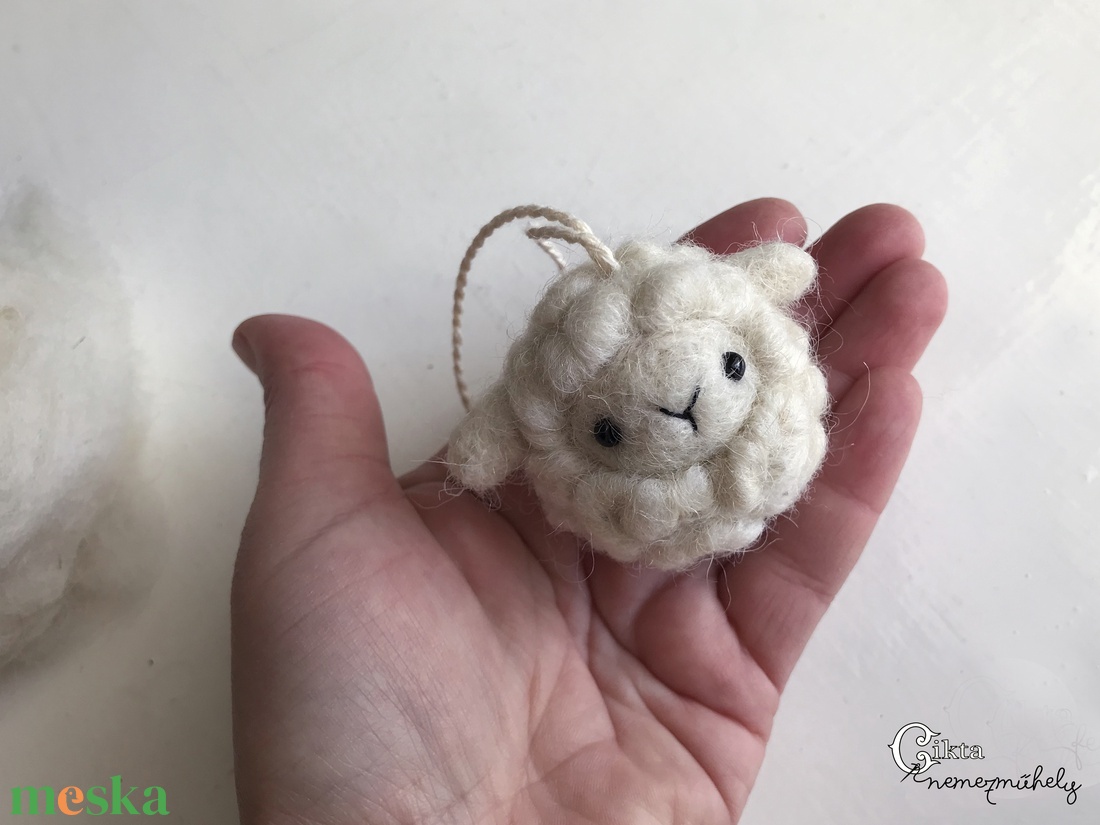 Tűnemezelt aranyos bárány - játék & sport - plüssállat & játékfigura - plüss bárány - Meska.hu