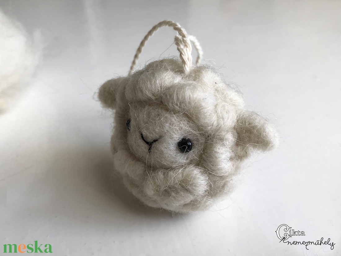 Tűnemezelt aranyos bárány - játék & sport - plüssállat & játékfigura - plüss bárány - Meska.hu