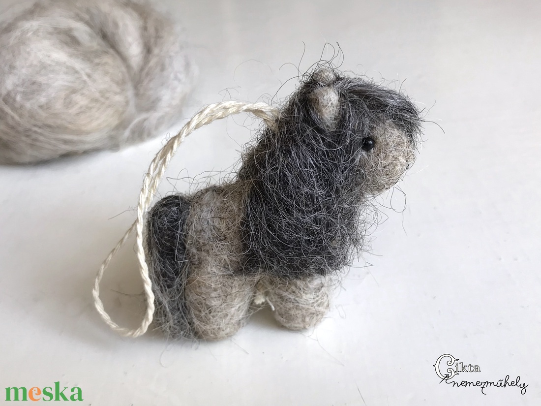 Tűnemezelt szürke póni/lovacska - játék & sport - plüssállat & játékfigura - ló - Meska.hu