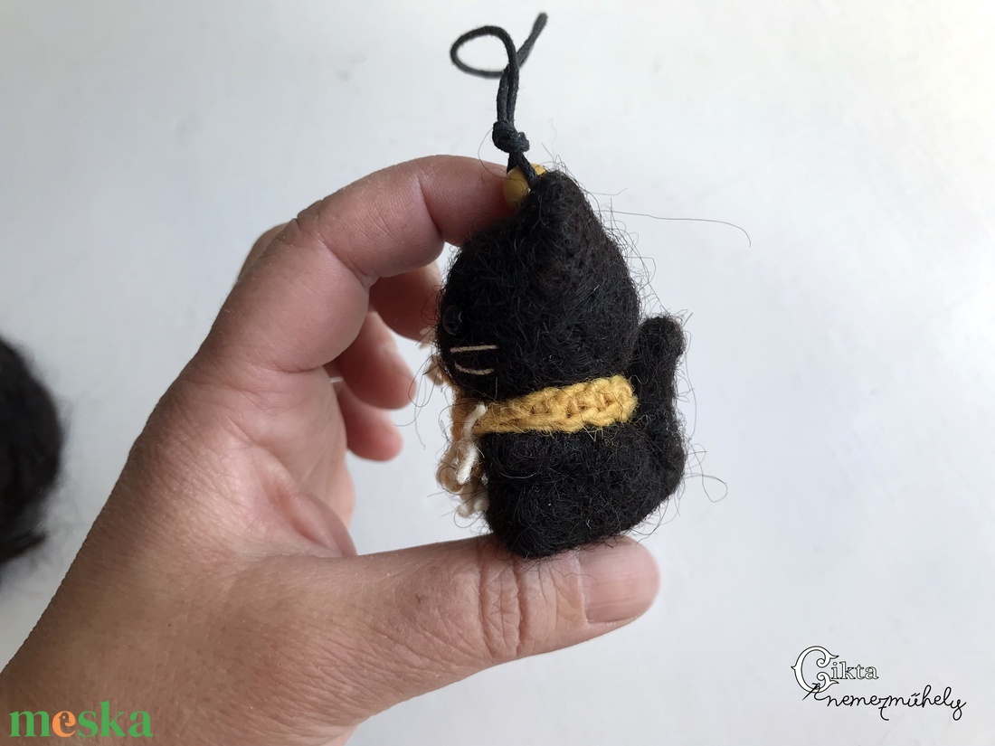 Tűnemezelt aranyos fekete macska - otthon & életmód - dekoráció - halloween - halloweeni figurák - Meska.hu