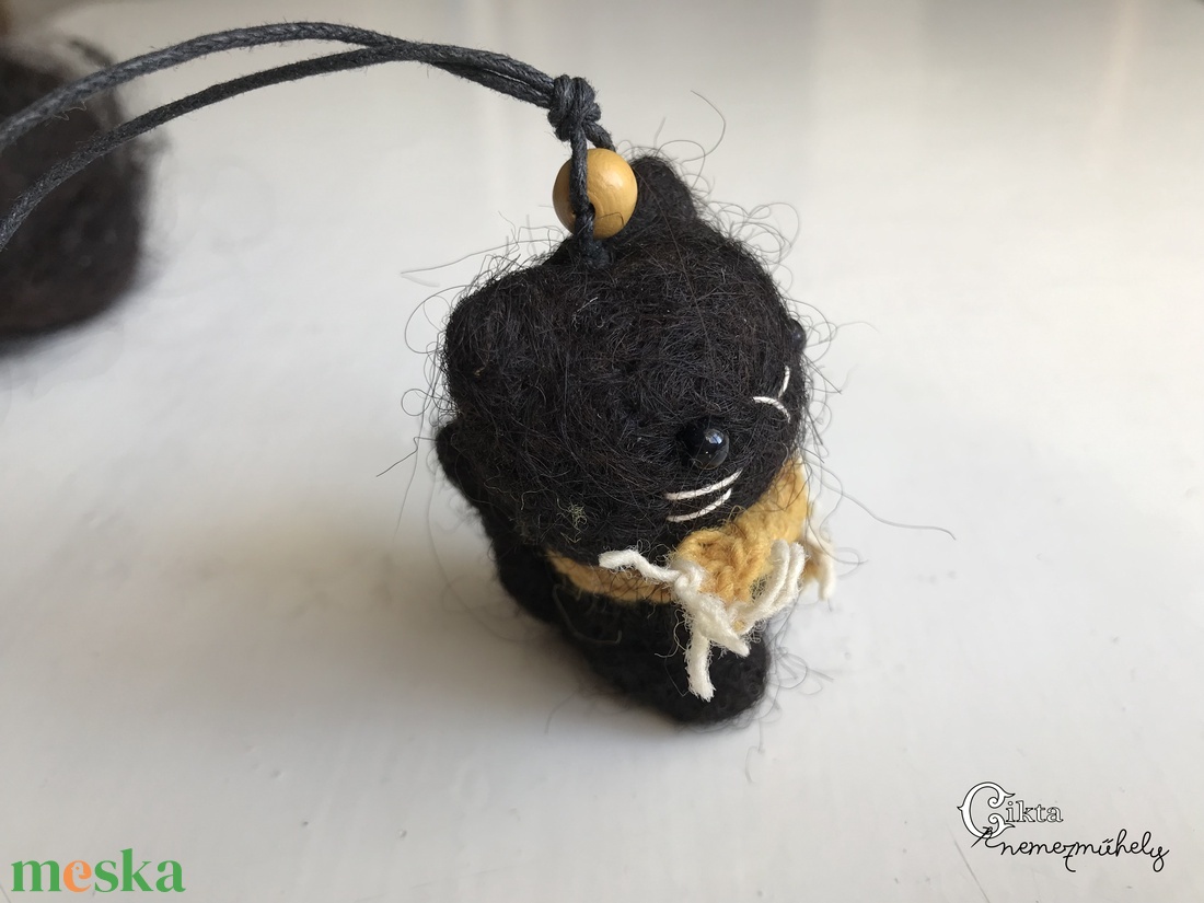 Tűnemezelt aranyos fekete macska - otthon & életmód - dekoráció - halloween - halloweeni figurák - Meska.hu