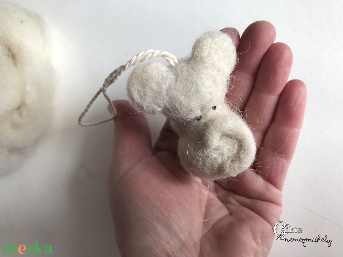 Tűnemezelt fehér kisegér piros szívvel - játék & sport - plüssállat & játékfigura - egér - Meska.hu