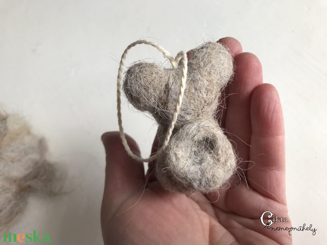 Tűnemez szürke kisegér szívvel, aranyos Valentin-napi ajándék - játék & sport - plüssállat & játékfigura - egér - Meska.hu