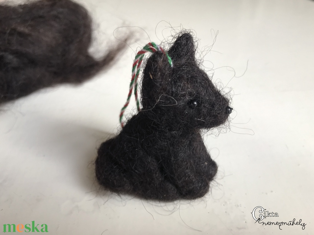 Magyar kutyafajták magyar gyapjúból - nemez mudi 2 féle színben racka gyapjúból - játék & sport - plüssállat & játékfigura - kutya - Meska.hu