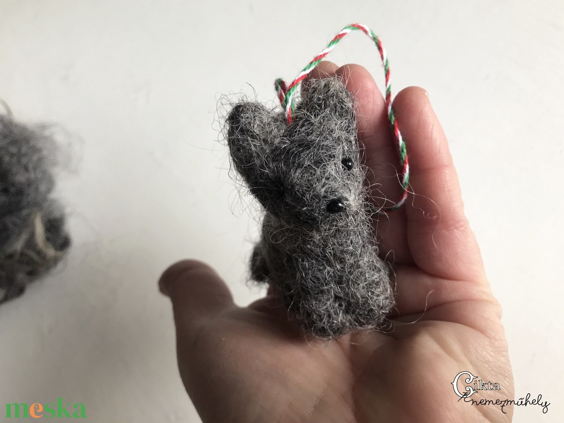 Magyar kutyafajták magyar gyapjúból - nemez mudi 2 féle színben racka gyapjúból - játék & sport - plüssállat & játékfigura - kutya - Meska.hu