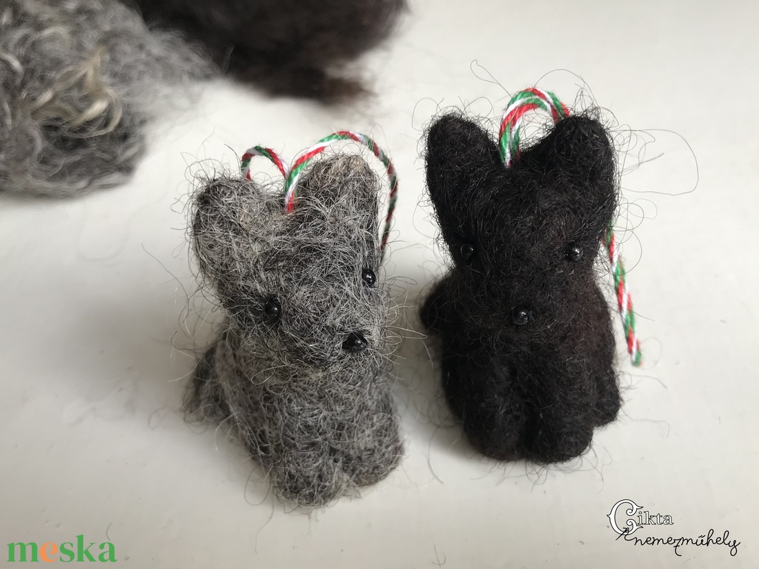 Magyar kutyafajták magyar gyapjúból - nemez mudi 2 féle színben racka gyapjúból - játék & sport - plüssállat & játékfigura - kutya - Meska.hu