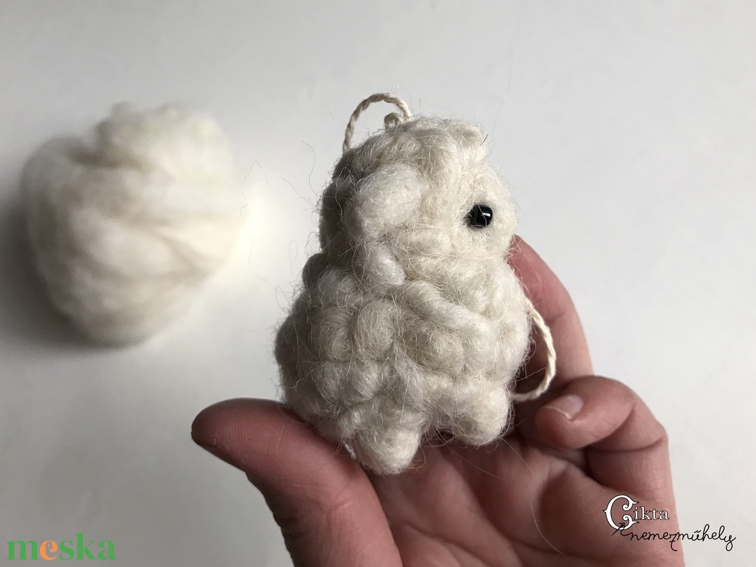 Tűnemezelt bárány cikta gyapjúból, aranyos húsvéti dekoráció - játék & sport - plüssállat & játékfigura - plüss bárány - Meska.hu