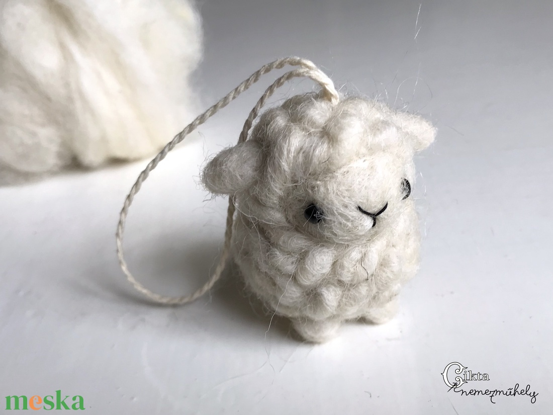 Tűnemezelt bárány cikta gyapjúból, aranyos húsvéti dekoráció - játék & sport - plüssállat & játékfigura - plüss bárány - Meska.hu
