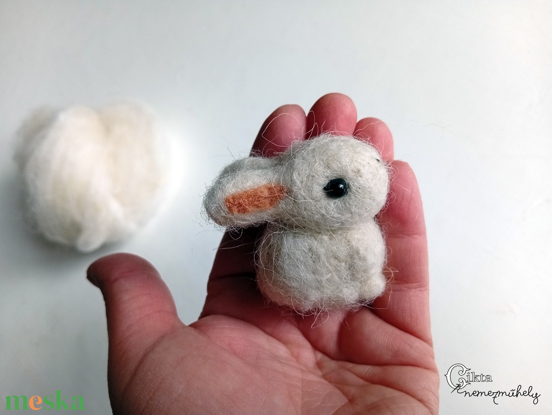 Tűnemezelt fehér nyuszi - aranyos húsvéti dísz - játék & sport - plüssállat & játékfigura - nyuszi - Meska.hu