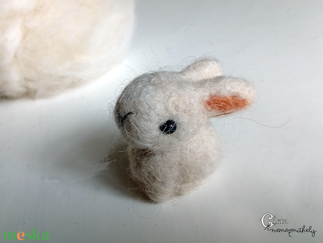 Tűnemezelt fehér nyuszi - aranyos húsvéti dísz - játék & sport - plüssállat & játékfigura - nyuszi - Meska.hu