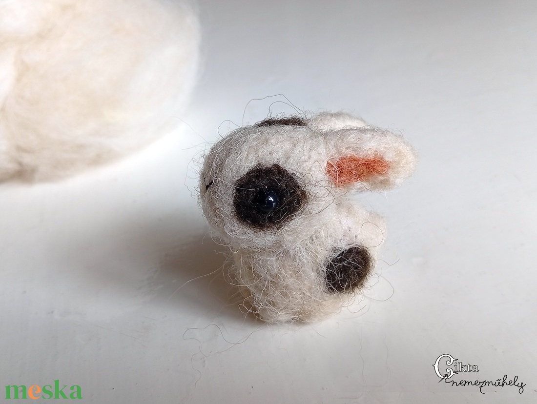 Tűnemezelt foltos nyuszi - aranyos húsvéti dísz - játék & sport - plüssállat & játékfigura - nyuszi - Meska.hu