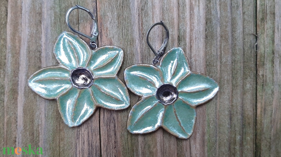 Virág fülbevalók - ékszer - fülbevaló - lógó fülbevaló - Meska.hu