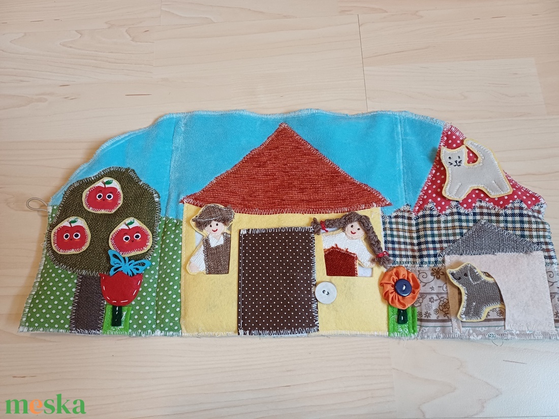 Textilkönyv újrahasznosított textilekből - erdő és házikó - baba - mama - baba játékok - textilkönyv & babakönyv - Meska.hu
