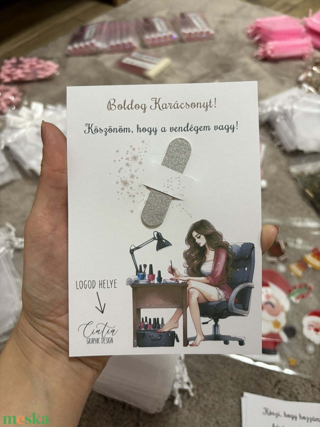 Vendégajándék - műkörmösöknek körömreszelővel - karácsony - karácsonyi ajándékozás - karácsonyi képeslap, üdvözlőlap, ajándékkísérő - Meska.hu Vendégajándék - műkörmösöknek körömreszelővel - karácsony - karácsonyi ajándékozás - karácsonyi képeslap, üdvözlőlap, ajándékkísérő - Meska.hu