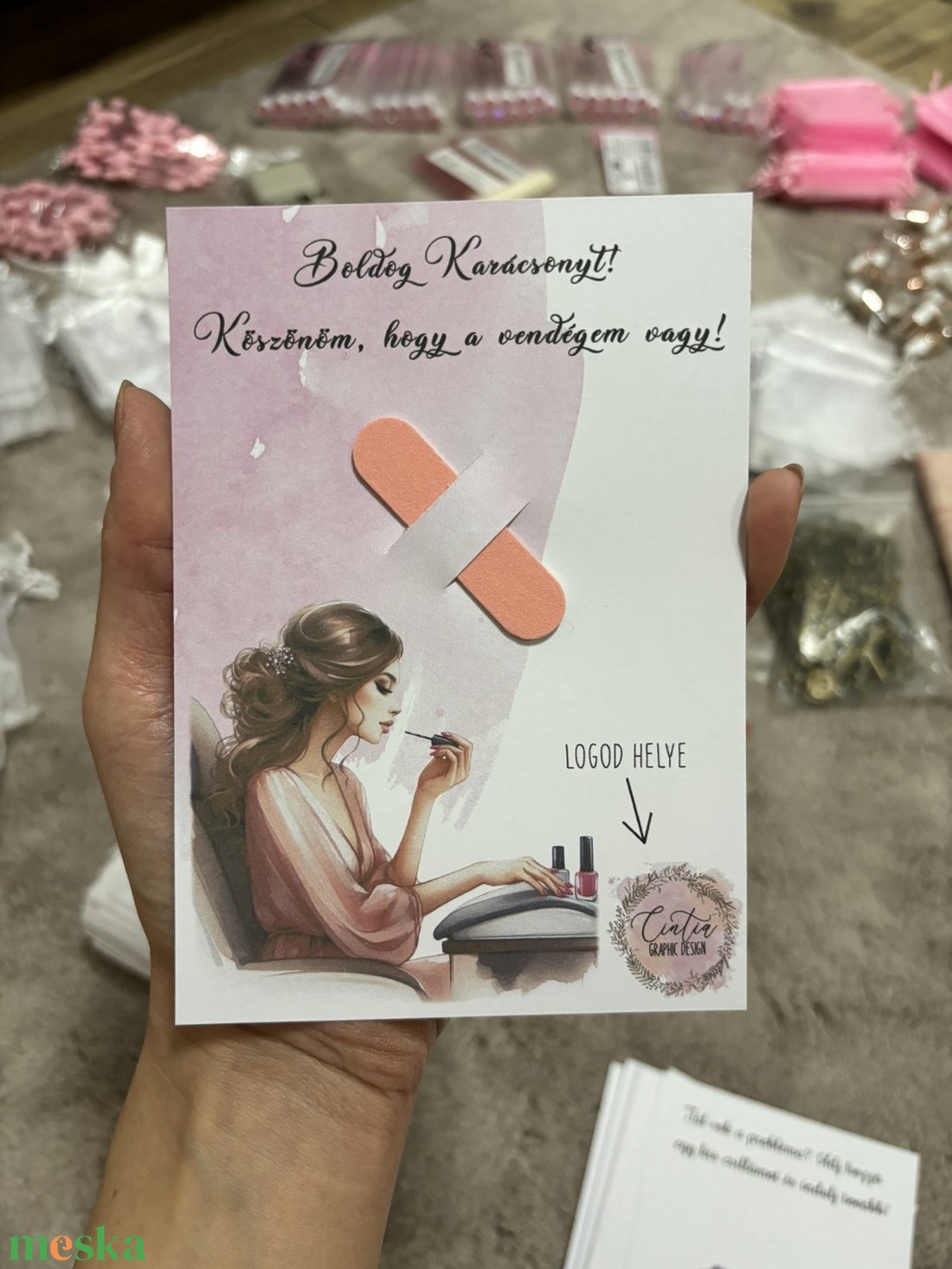 Vendégajándék - műkörmösöknek körömreszelővel - karácsony - karácsonyi ajándékozás - karácsonyi képeslap, üdvözlőlap, ajándékkísérő - Meska.hu Vendégajándék - műkörmösöknek körömreszelővel - karácsony - karácsonyi ajándékozás - karácsonyi képeslap, üdvözlőlap, ajándékkísérő - Meska.hu