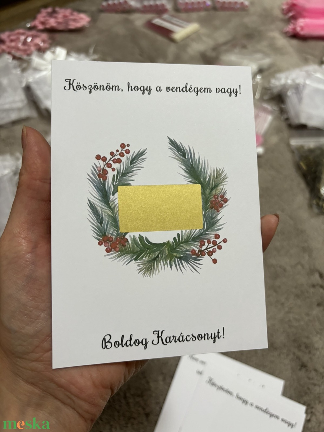 Vendégajándék - karácsonyi koszorú kaparós felülettel! - Saját szöveg kérhető a kaparós felület alá! - karácsony - karácsonyi ajándékozás - karácsonyi képeslap, üdvözlőlap, ajándékkísérő - Meska.hu Vendégajándék - karácsonyi koszorú kaparós felülettel! - Saját szöveg kérhető a kaparós felület alá! - karácsony - karácsonyi ajándékozás - karácsonyi képeslap, üdvözlőlap, ajándékkísérő - Meska.hu