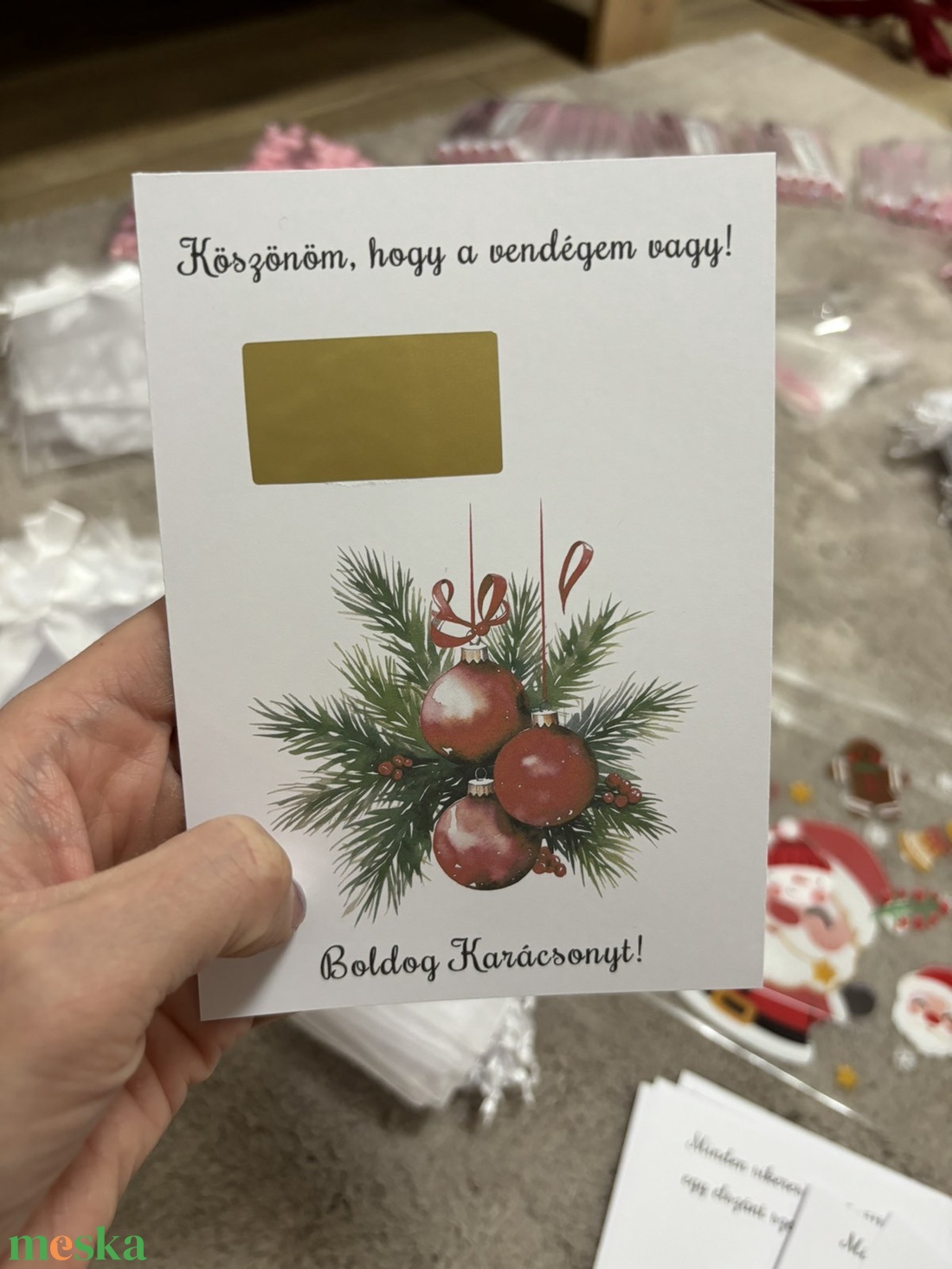 Vendégajándék - karácsonyi gömbök kaparós felülettel! - Saját szöveg kérhető a kaparós felület alá! - karácsony - karácsonyi ajándékozás - karácsonyi képeslap, üdvözlőlap, ajándékkísérő - Meska.hu