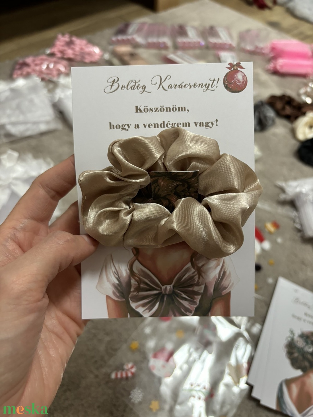 Vendégajándék - karácsonyi - hajgumival - karácsony - karácsonyi ajándékozás - karácsonyi képeslap, üdvözlőlap, ajándékkísérő - Meska.hu Vendégajándék - karácsonyi - hajgumival - karácsony - karácsonyi ajándékozás - karácsonyi képeslap, üdvözlőlap, ajándékkísérő - Meska.hu