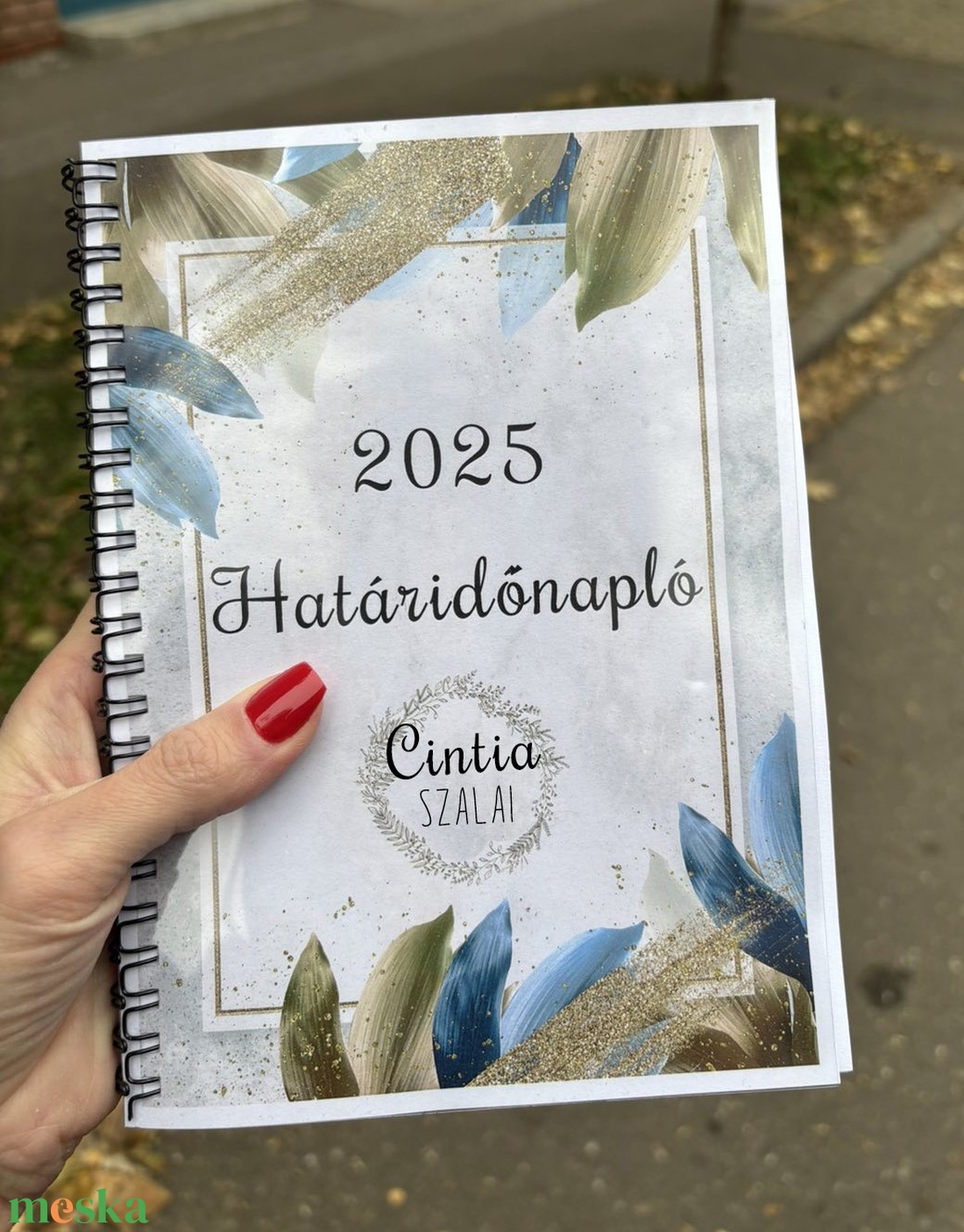 2025-ös határidőnapló egyedi borítóval kérhető díjmentesen! (saját neveddel, LOGO-dal is kérheted) - otthon & életmód - papír, írószer - naptár & tervező - Meska.hu 2025-ös határidőnapló egyedi borítóval kérhető díjmentesen! (saját neveddel, LOGO-dal is kérheted) - otthon & életmód - papír, írószer - naptár & tervező - Meska.hu