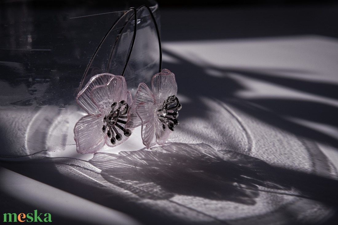 Pipacs fülbevaló - kicsi és áttetsző - ékszer - fülbevaló - lógó fülbevaló - Meska.hu