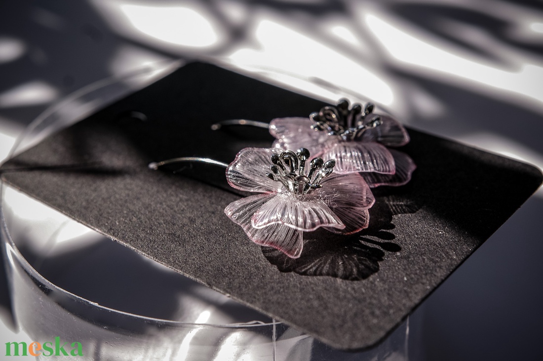 Pipacs fülbevaló - kicsi és áttetsző - ékszer - fülbevaló - lógó fülbevaló - Meska.hu