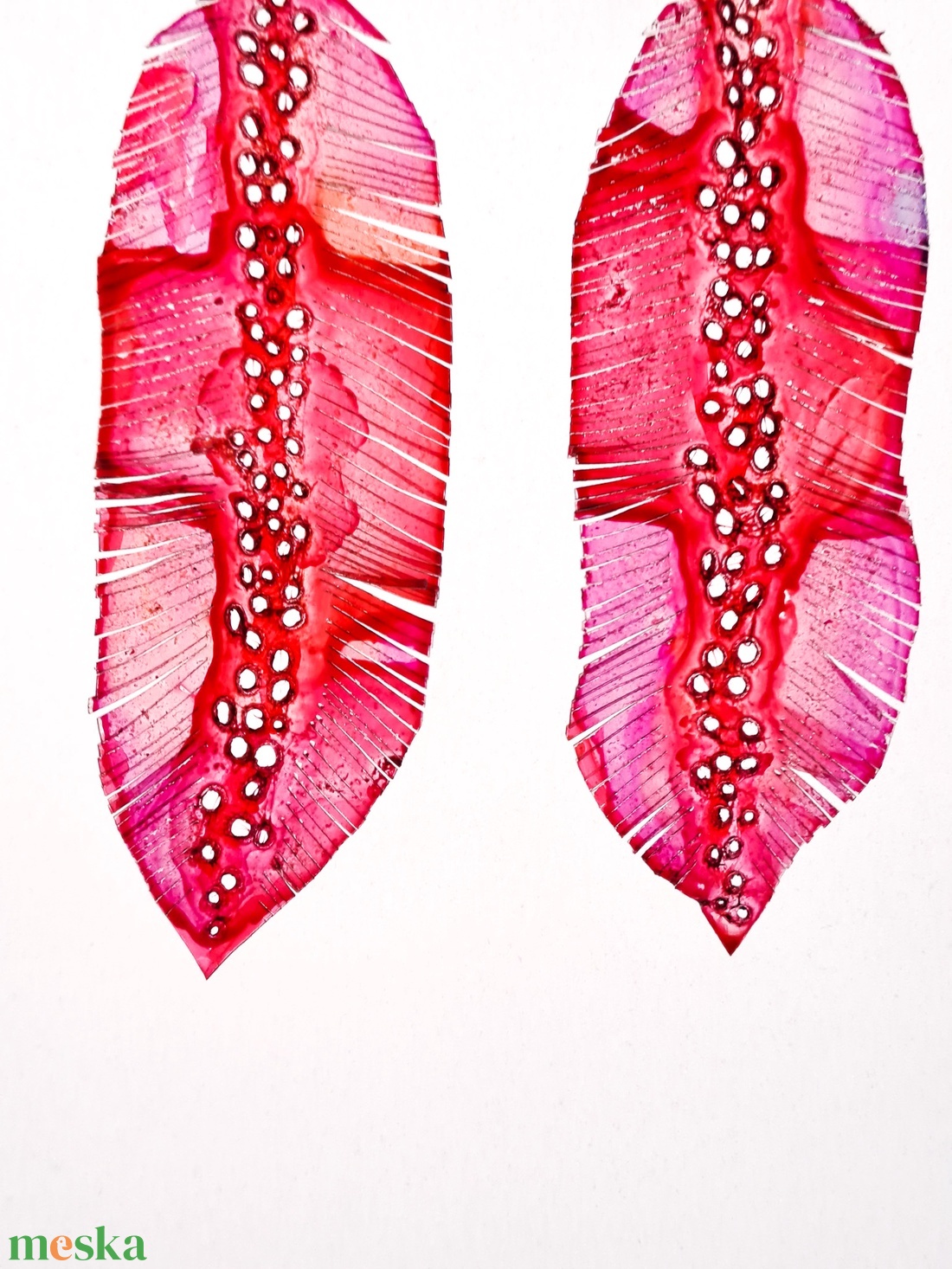 Tollafülbe fülbevaló, madártoll - fenntartható ékszer - ékszer - fülbevaló - lógó fülbevaló - Meska.hu