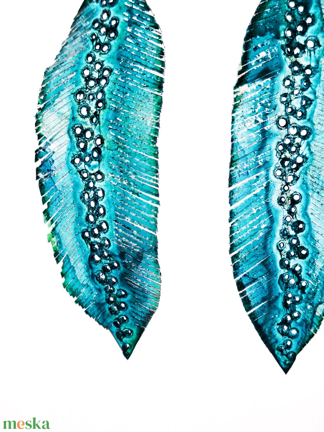 Tollafülbe fülbevaló, madártoll - fenntartható ékszer - ékszer - fülbevaló - lógó fülbevaló - Meska.hu