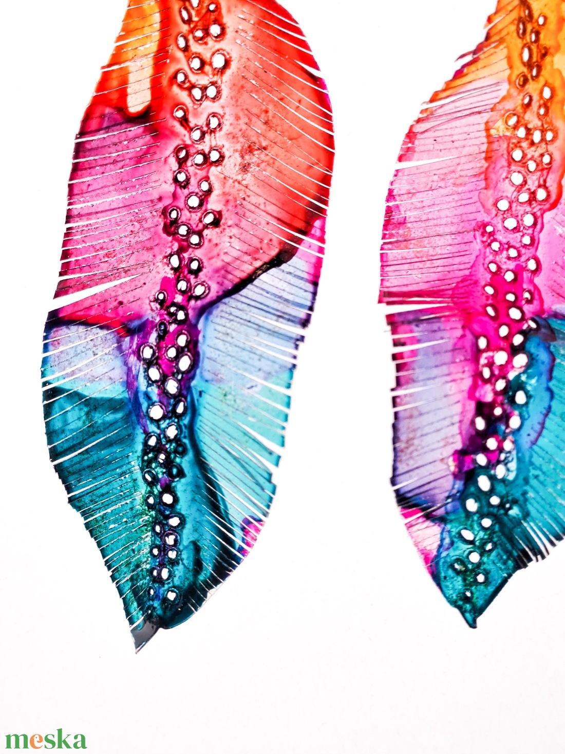 Tollafülbe fülbevaló, madártoll - fenntartható ékszer - ékszer - fülbevaló - lógó fülbevaló - Meska.hu