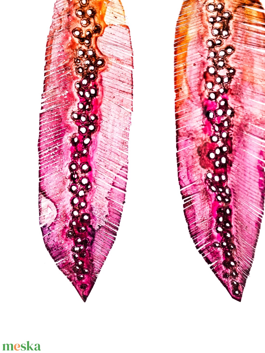 Tollafülbe fülbevaló, madártoll - fenntartható ékszer - ékszer - fülbevaló - lógó fülbevaló - Meska.hu