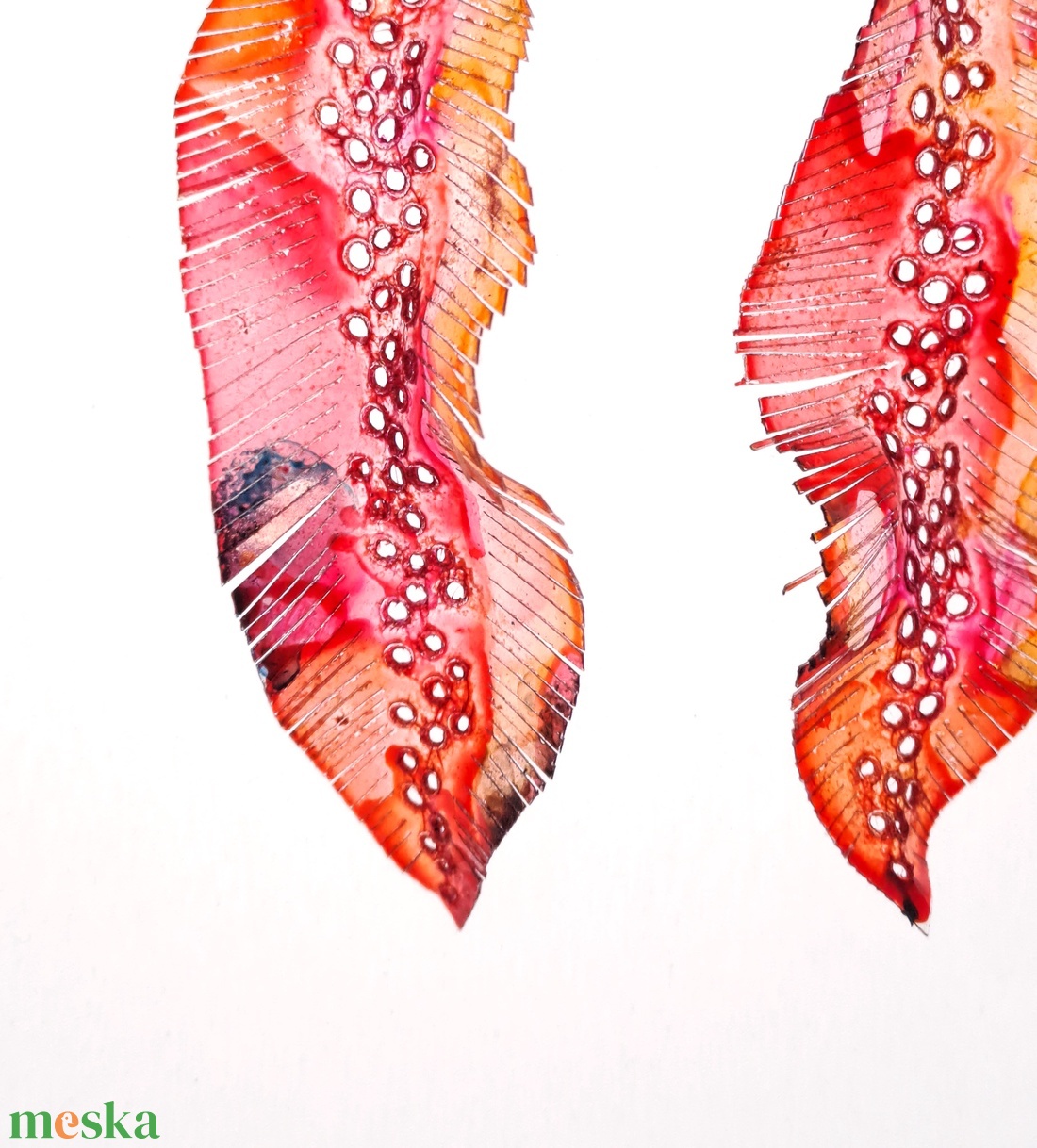 Tollafülbe fülbevaló, madártoll - fenntartható ékszer - ékszer - fülbevaló - lógó fülbevaló - Meska.hu