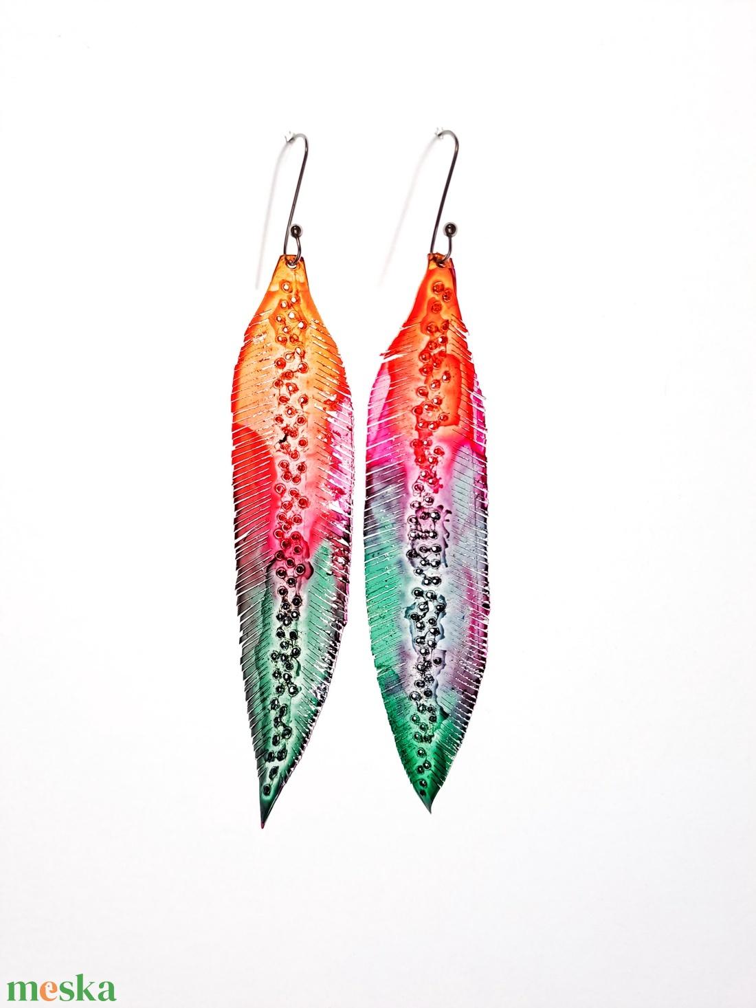 Tollafülbe fülbevaló, madártoll - fenntartható ékszer - ékszer - fülbevaló - lógó fülbevaló - Meska.hu