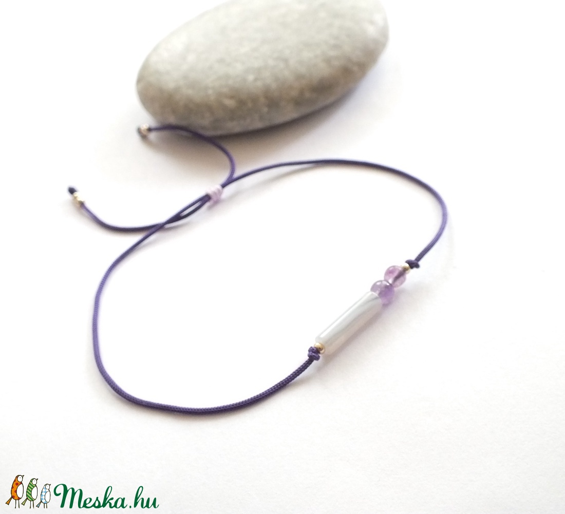 Pont, pont, vesszőcske... kalcedon, ametiszt, fluorit zsinóros - csúszócsomós karkötő - ékszer - karkötő - gyöngyös karkötő - Meska.hu