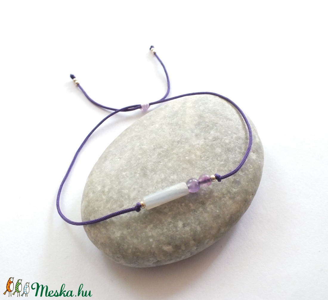Pont, pont, vesszőcske... kalcedon, ametiszt, fluorit zsinóros - csúszócsomós karkötő - ékszer - karkötő - gyöngyös karkötő - Meska.hu