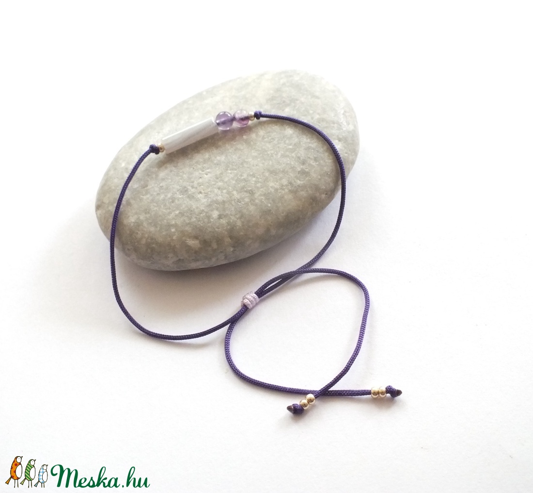 Pont, pont, vesszőcske... kalcedon, ametiszt, fluorit zsinóros - csúszócsomós karkötő - ékszer - karkötő - gyöngyös karkötő - Meska.hu