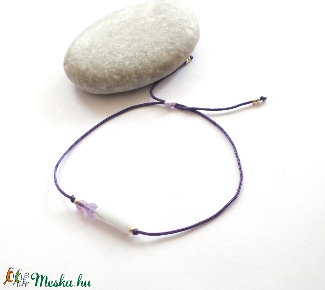 Pont, pont, vesszőcske... kalcedon, ametiszt, fluorit zsinóros - csúszócsomós karkötő - ékszer - karkötő - gyöngyös karkötő - Meska.hu