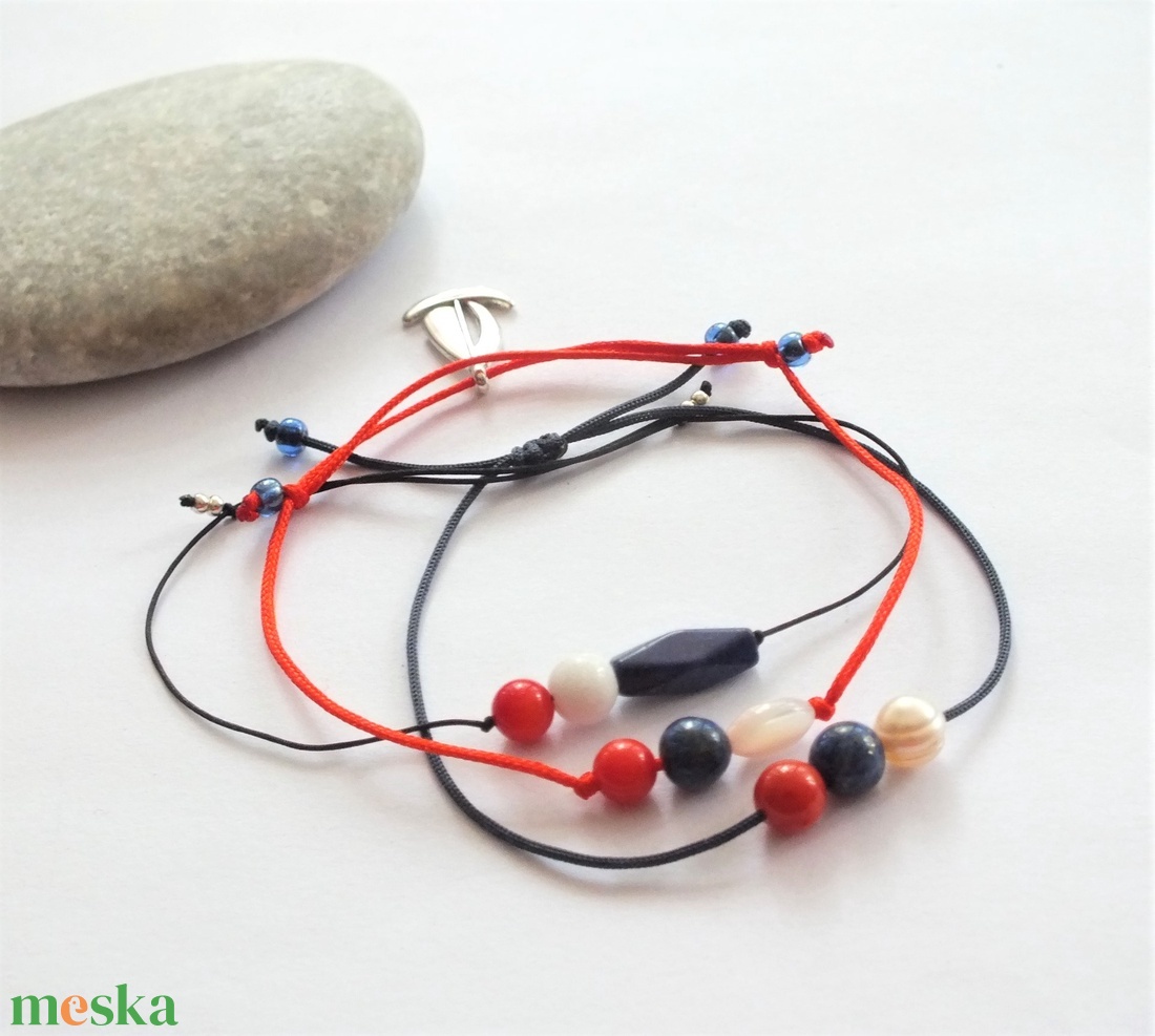 Matróz stílus... ásványos zsinóros - csúszócsomós karkötők - ékszer - karkötő - charm karkötő - Meska.hu