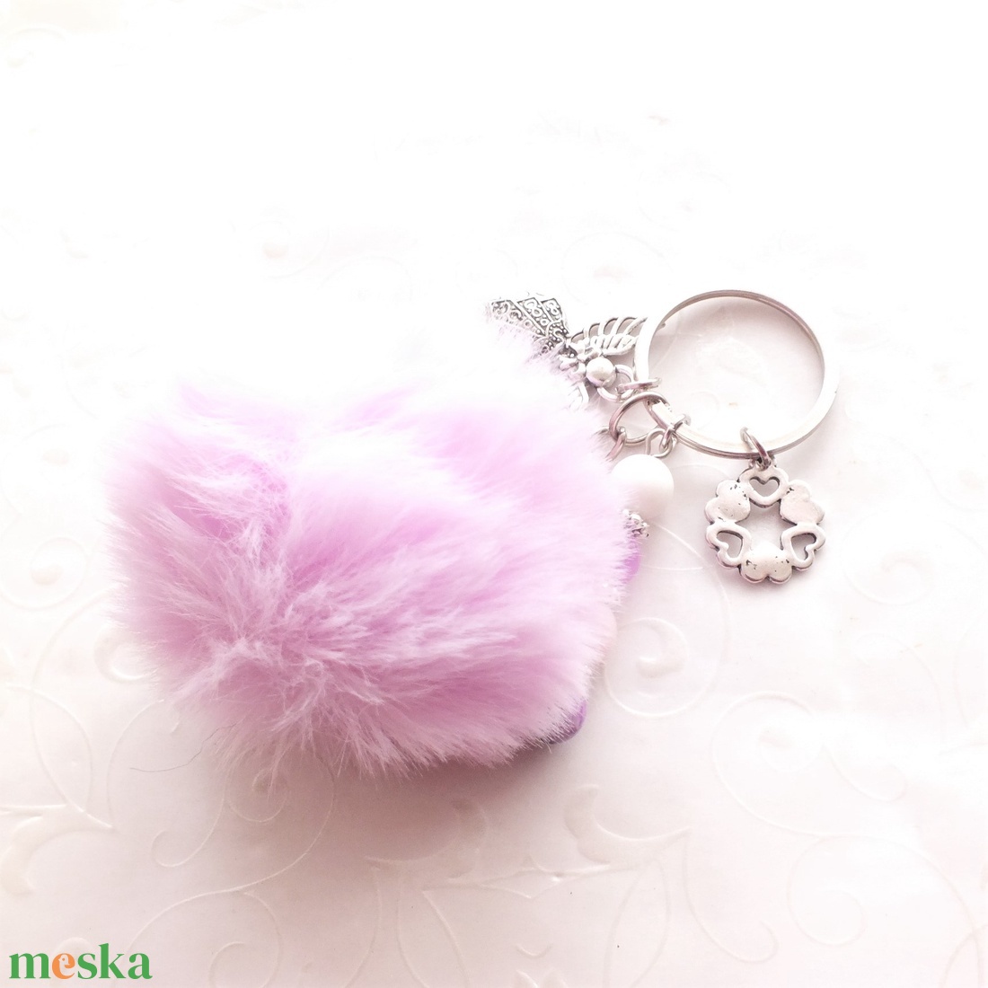Pompom kulcstartó - lila - táska & tok - kulcstartó & táskadísz - kulcstartó - Meska.hu