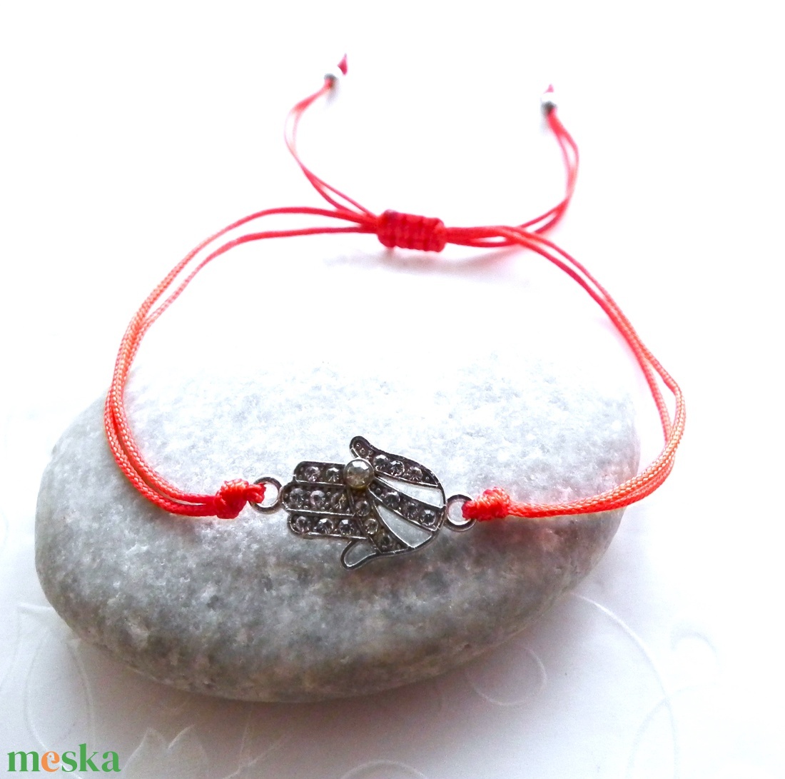 Védelem karkötő, Fatima keze, Hamsa piros zsinóros minimál karkötő - ékszer - karkötő - charm karkötő - Meska.hu