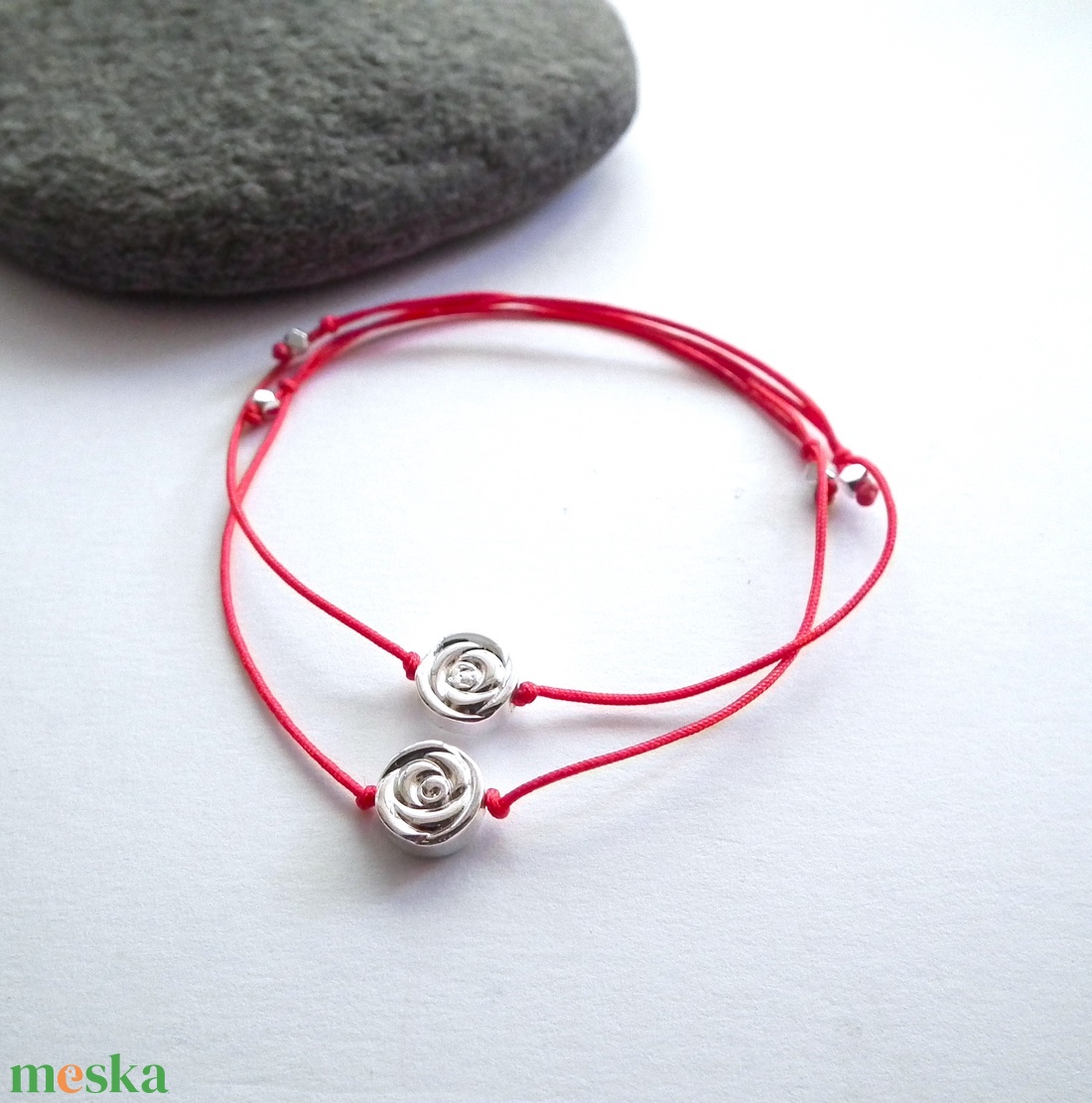 Barátság karkötők, anya - lánya karkötők, páros karkötők ezüst hematit rózsával - ékszer - karkötő - charm karkötő - Meska.hu