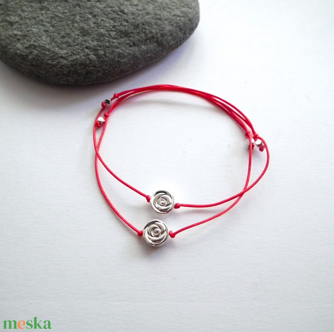 Barátság karkötők, anya - lánya karkötők, páros karkötők ezüst hematit rózsával - ékszer - karkötő - charm karkötő - Meska.hu