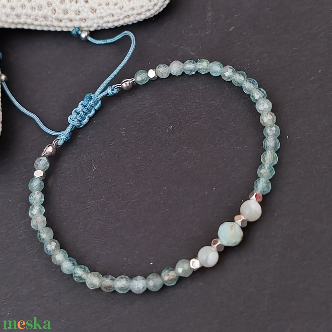 Minidesign... tengerpart / apatit - larimar - gyöngyház karkötő - ékszer - karkötő - gyöngyös karkötő - Meska.hu Minidesign... tengerpart / apatit - larimar - gyöngyház karkötő - ékszer - karkötő - gyöngyös karkötő - Meska.hu