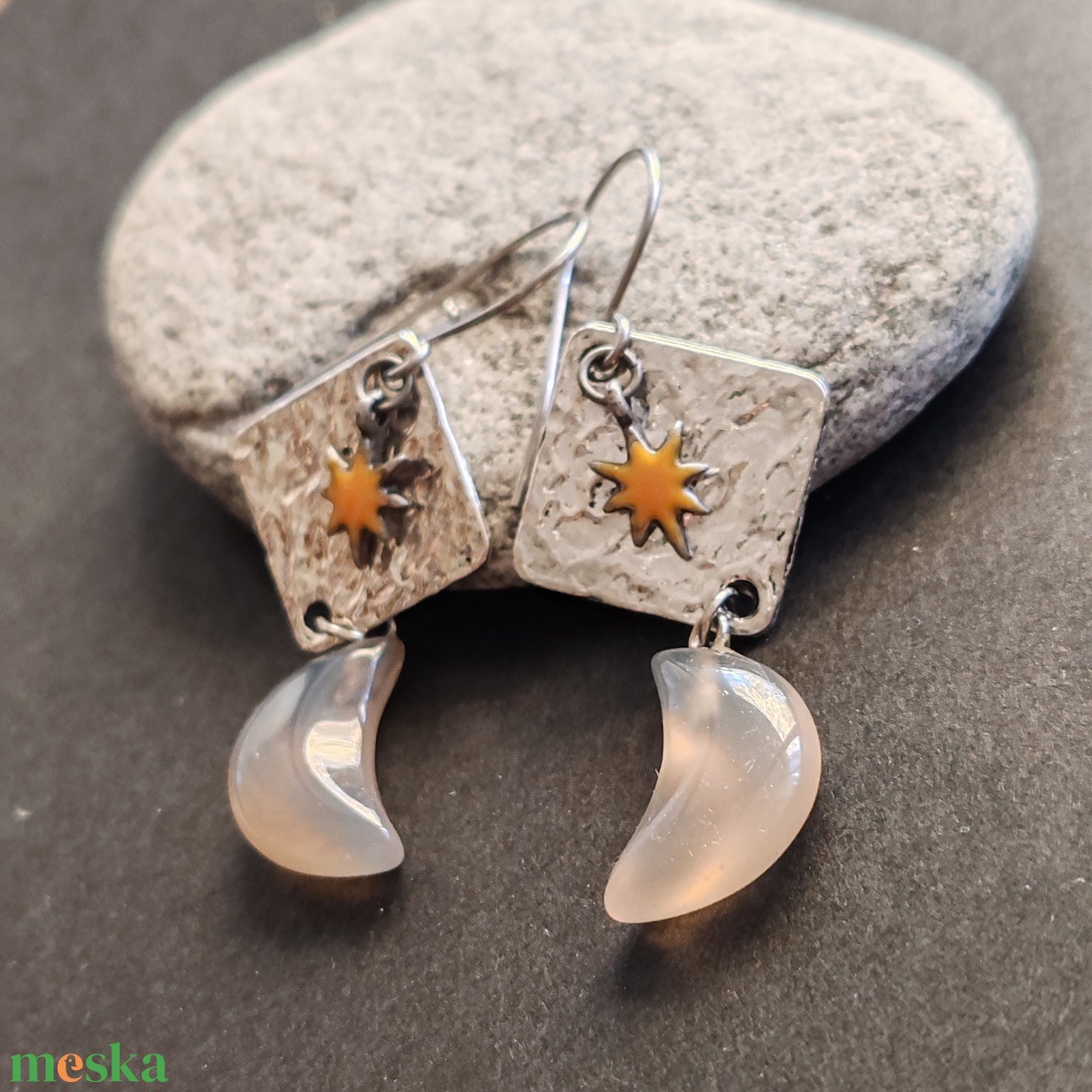 Hold fülbevaló  - ékszer - fülbevaló - lógó fülbevaló - Meska.hu