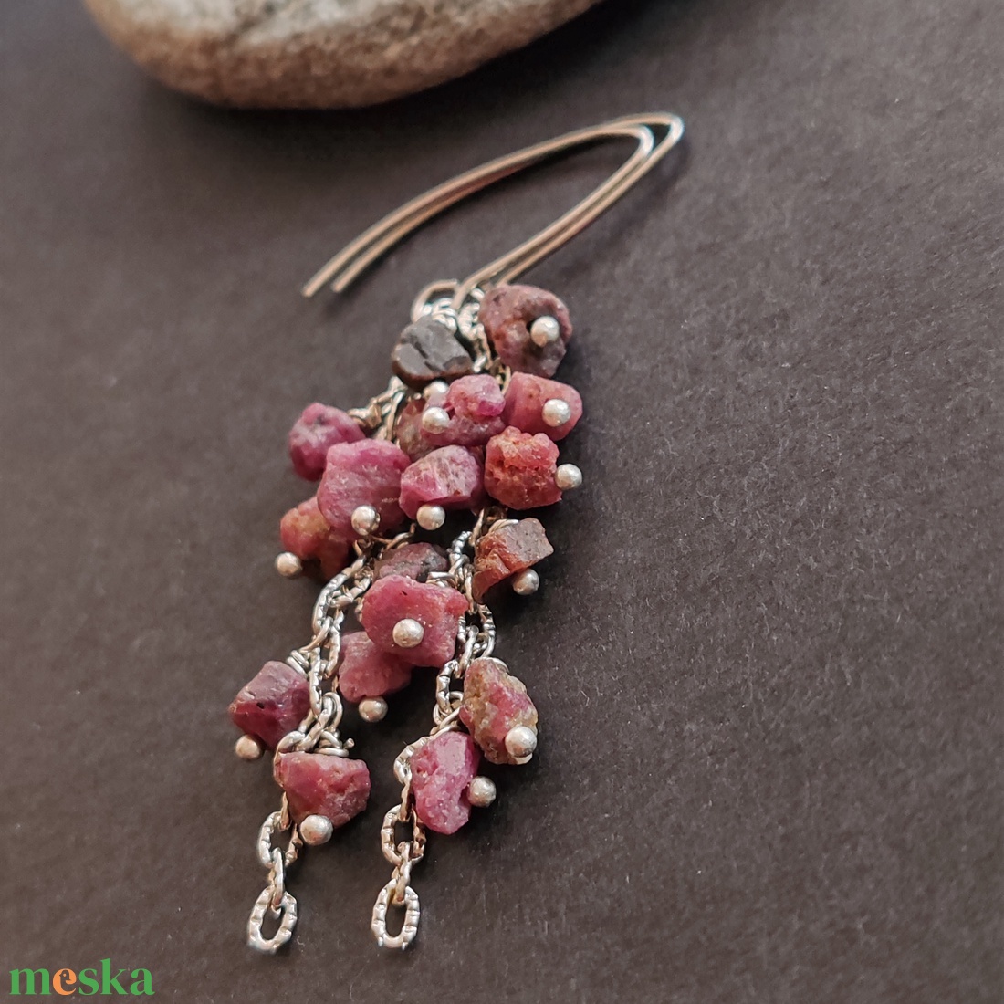 Nyers rubin fülbevaló  - ékszer - fülbevaló - lógó fülbevaló - Meska.hu