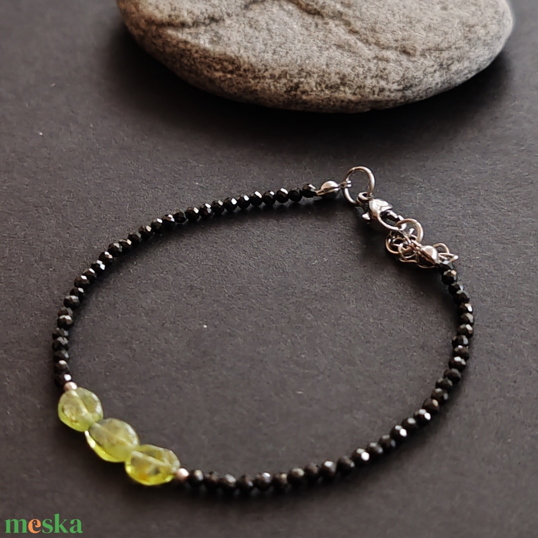 Minidesign... peridot/olivin - spinel nemesacél karkötő - ékszer - karkötő - gyöngyös karkötő - Meska.hu