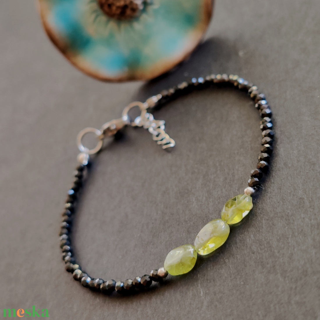 Minidesign... peridot/olivin - spinel nemesacél karkötő - ékszer - karkötő - gyöngyös karkötő - Meska.hu