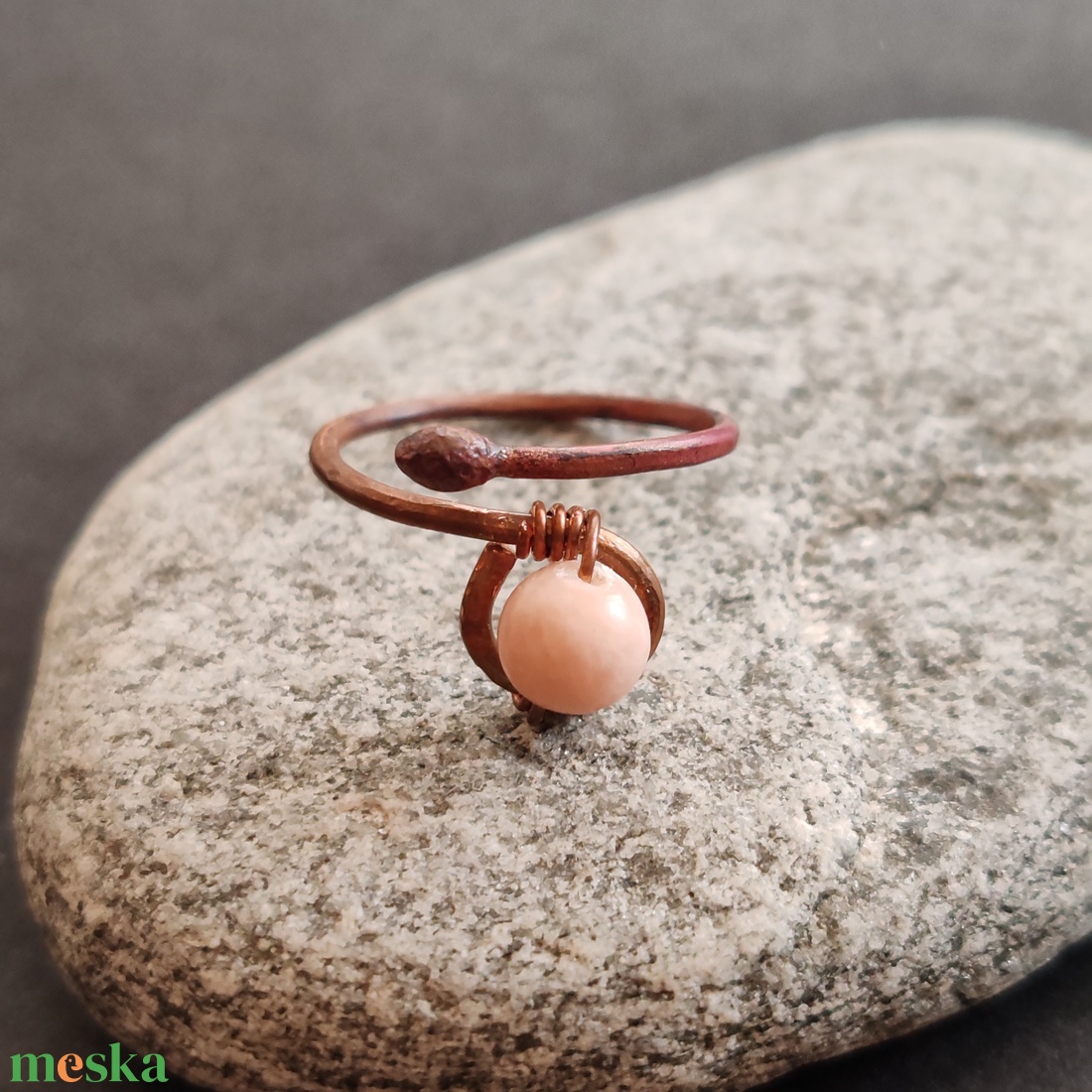 Pink opál vörösréz gyűrű  - ékszer - gyűrű - fonódó gyűrű - Meska.hu