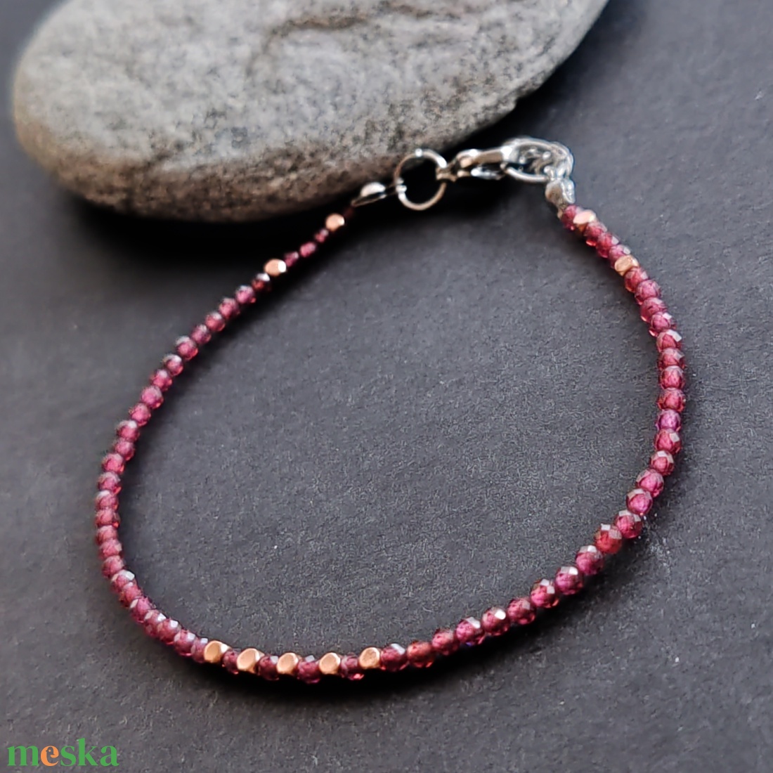 Minidesign... gránát karkötő - ékszer - karkötő - gyöngyös karkötő - Meska.hu