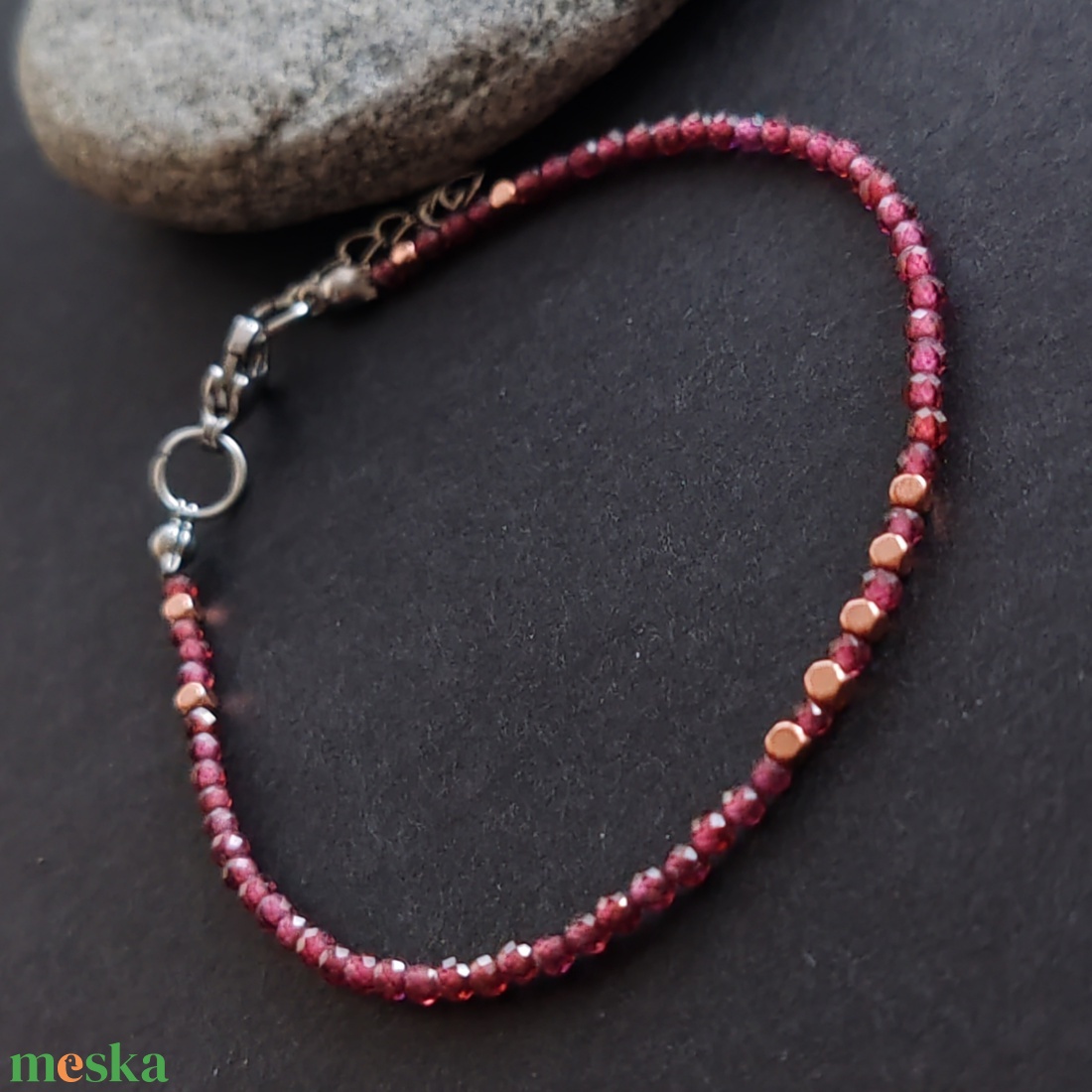Minidesign... gránát karkötő - ékszer - karkötő - gyöngyös karkötő - Meska.hu